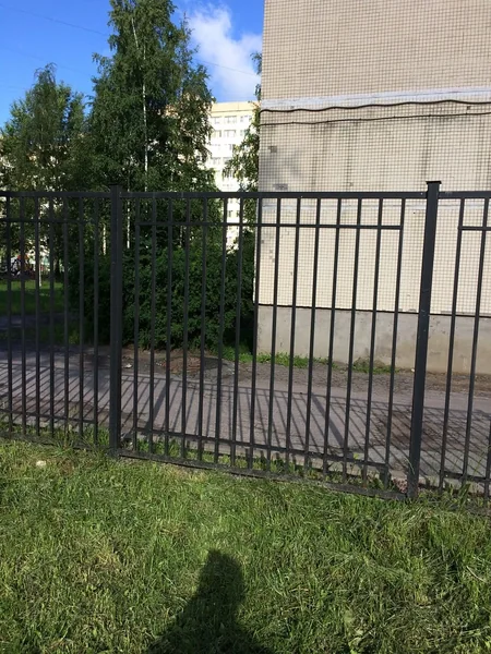 Металлические заборы и ворота — ракурс 7