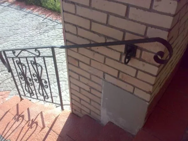 Пристенные поручни — ракурс 12