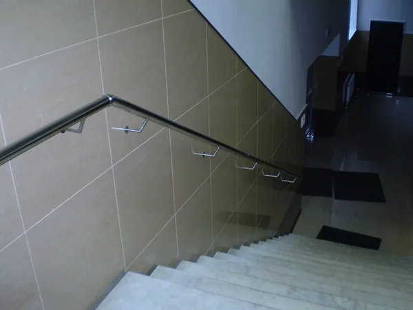 Пристенные поручни — ракурс 19