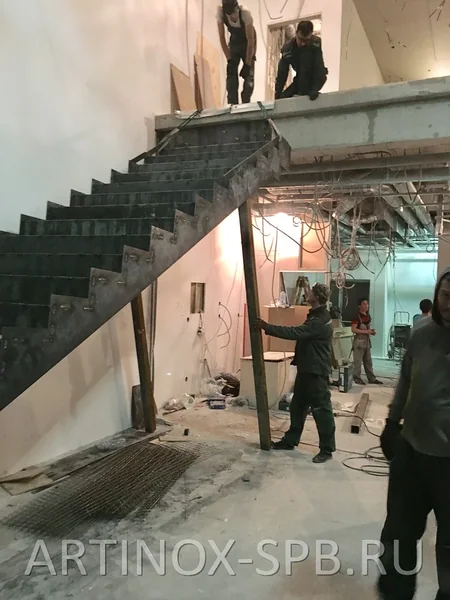 Лестница в ТРК «Галерея» — ракурс 4